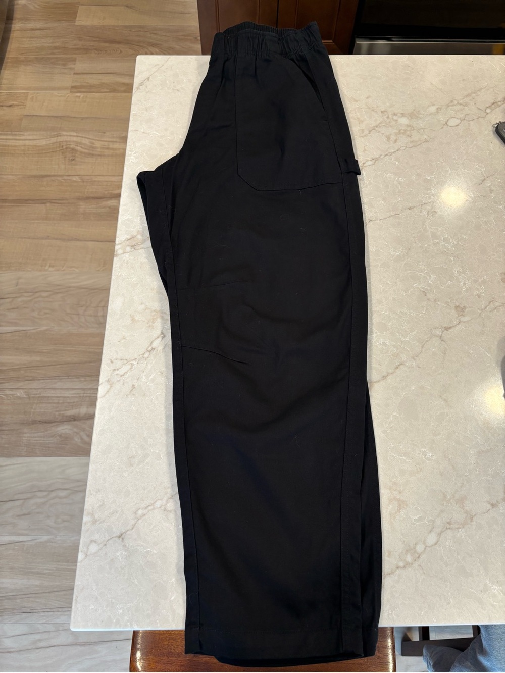 Old Navy Women’s Cargo Ankle Pants in Black